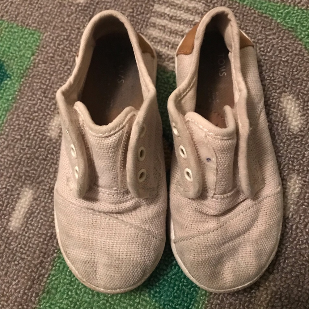 Tiny Toms size 8